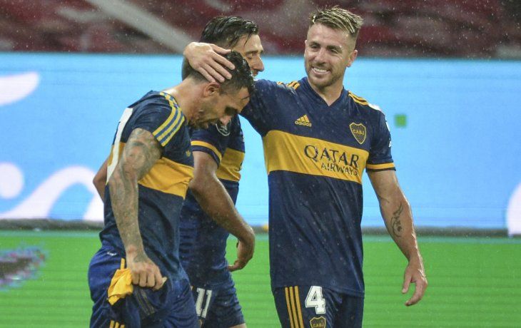 Tevez anotó el gol de Boca y homenajeó a Maradona.