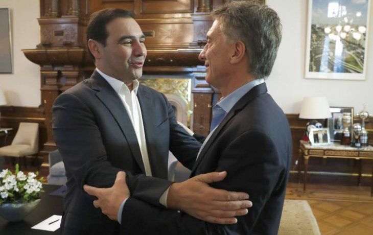 Gustavo Valdés junto a Mauricio Macri en la Casa Rosada.