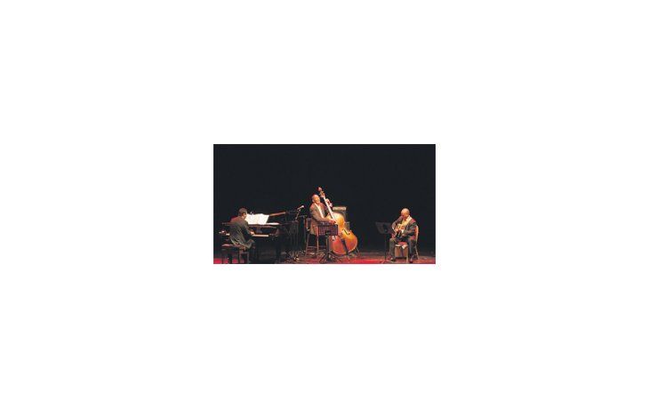 Acompañado por el pianista Donald Vega y el guitarrista Russel Malone, el estupendo contrabajista Ron Carter deleitó a su público en el Gran Rex.