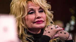 A un mes de la muerte de la cantante crecen las disputas familiares.