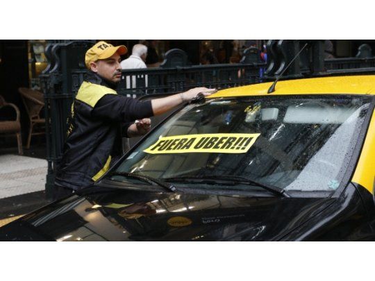 Uber contrataca y dice que protesta de taxistas fue muy suave