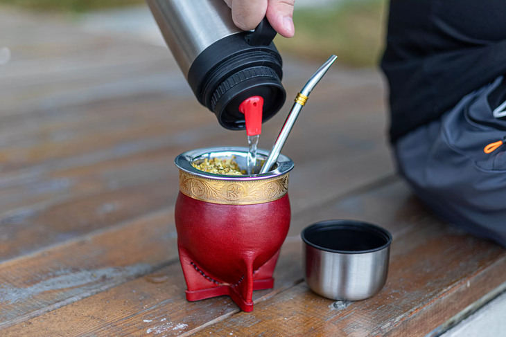 Sweet, bitter, in the morning or in the afternoon, the mate is the faithful companion of millions of people Sweet, bitter, in the morning or in the afternoon, the mate is the faithful companion of millions of people