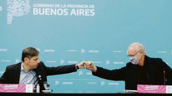 Despedida. El gobernador Axel Kicillof volvió a ponerse al frente del reporte epidemiológico y aprovechó para despedir al ministro de Salud, Daniel Gollán, quien deja su cartera en campaña rumbo al Congreso. Despedida. El gobernador Axel Kicillof volvió a ponerse al frente del reporte epidemiológico y aprovechó para despedir al ministro de Salud, Daniel Gollán, quien deja su cartera en campaña rumbo al Congreso.