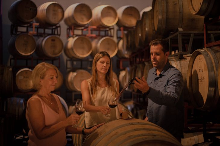 Susana Balbo junto a sus hijos Ana y José. Susana Balbo junto a sus hijos Ana y José.