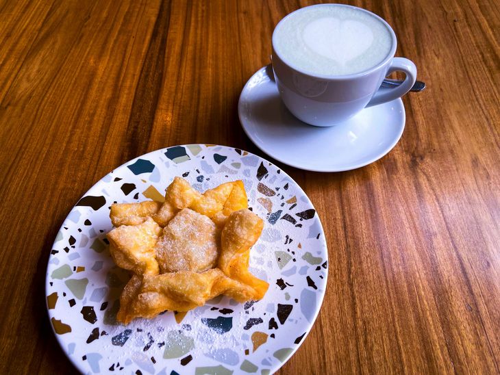 Locro and cakes in special version for flag day. Locro and cakes in special version for flag day.