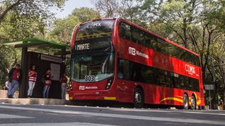 El icónico doble piso de la Línea 7 del Metrobús.