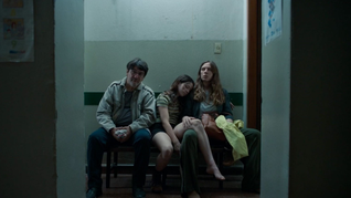 La Mujer del Río, un retrato tan silencioso como aturdidor sobre la violencia de género. La Mujer del Río, un retrato tan silencioso como aturdidor sobre la violencia de género.