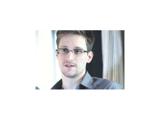 Tres libros de futura aparición se ocuparán del caso del espía y ex agente de la NSA Edward Snowden. Sony Pictures, 20th Century Fox y HBO se pelean, además, por ser los primeros en llevar su historia al cine.