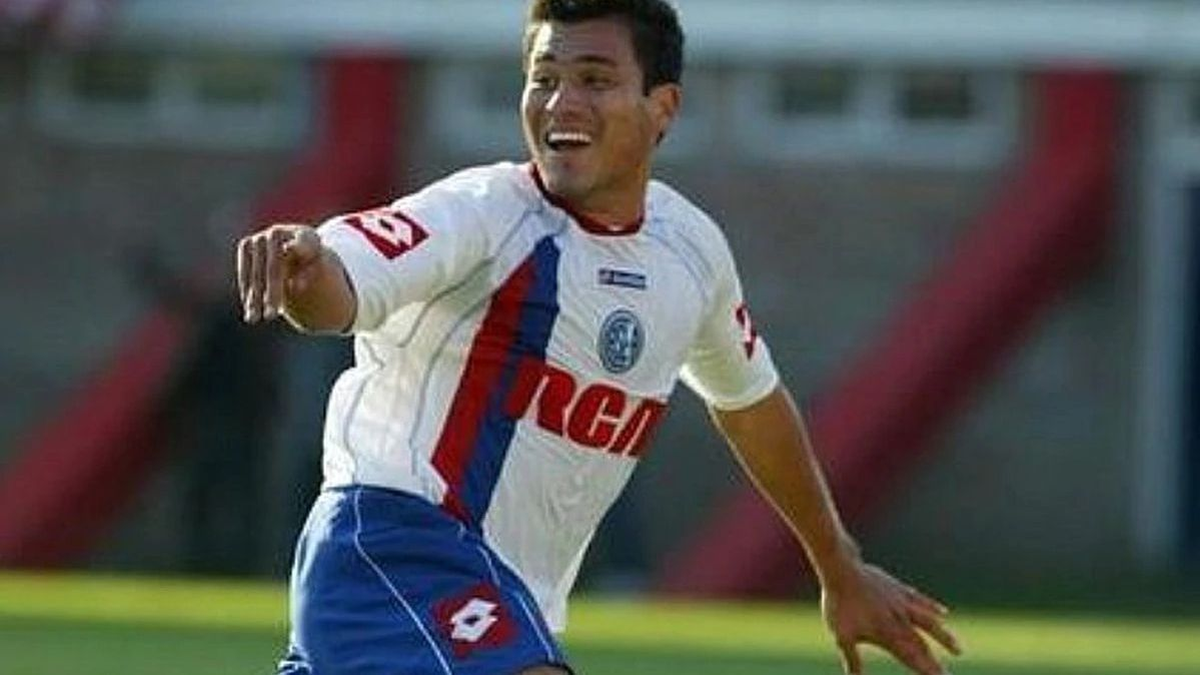 He was an Argentine soccer champion with San Lorenzo and now makes a living growing lemons and mangoes