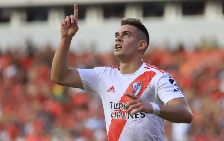 Rafael Santos Borré marcó por duplicado y es el goleador de la Superliga.