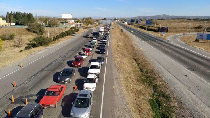 En los días de cambio de quincena, el tráfico es abrumador. En los días de cambio de quincena, el tráfico es abrumador.