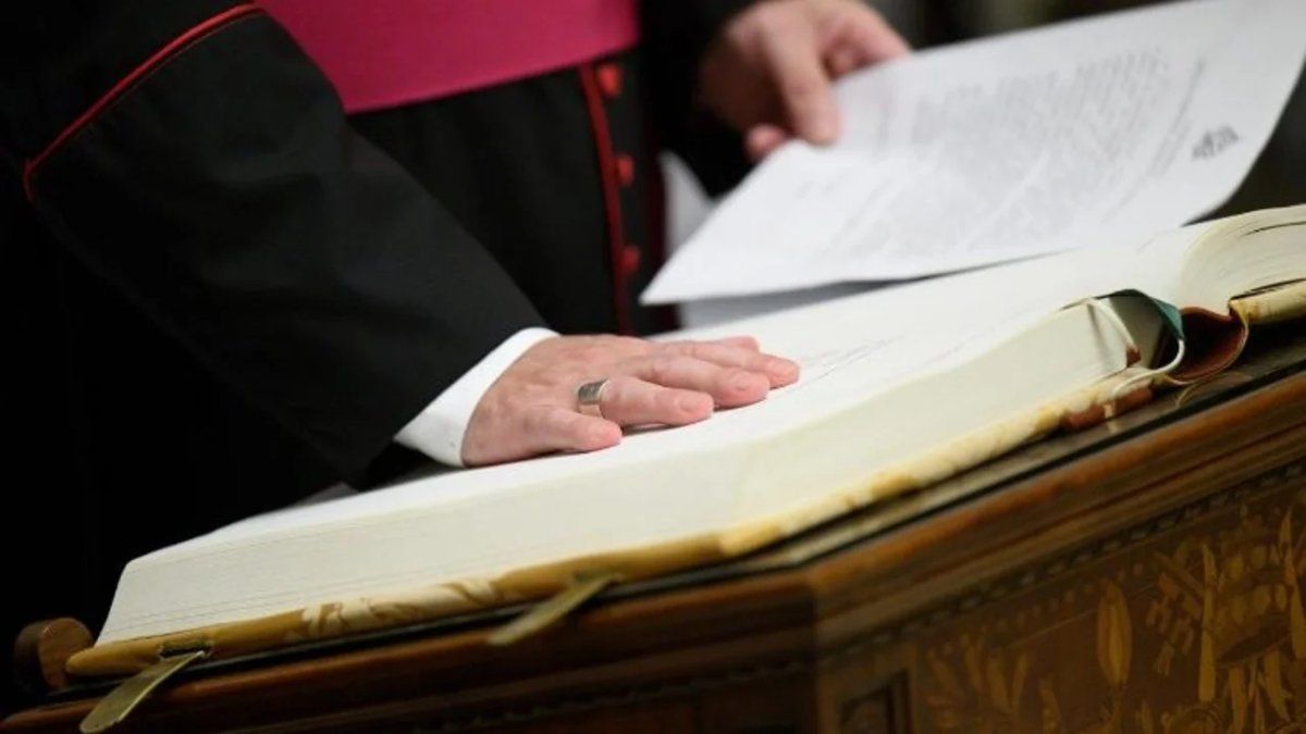 The officials and officers sworn in the election of the new Pope