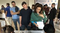 Para quienes viven fuera del país el voto es optativo, a diferencia de lo que ocurre con quienes residen en la Argentina, donde es obligatorio.