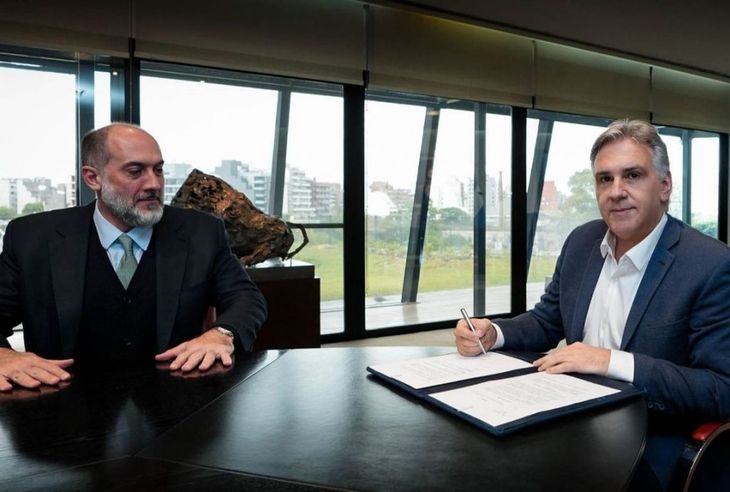 El ministro de Economía de Córdoba, Guillermo Acosta, junto al gobernador Martín Llaryora. El ministro de Economía de Córdoba, Guillermo Acosta, junto al gobernador Martín Llaryora.