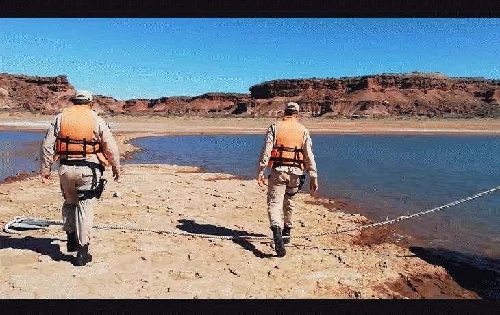 Hallazgo en Neuquén: tras la bajante, aparecieron huellas de un dinosaurio de gran tamaño