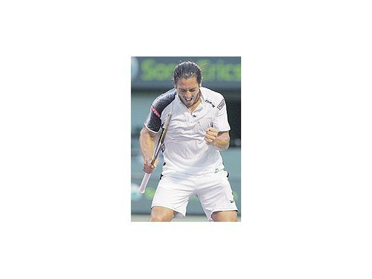 Llegó elmomentodel desahogoy delfestejo.GuillermoCañasacaba devencer, porsegundavezconsecutiva,al suizoRogerFederer,númerouno delmundo.