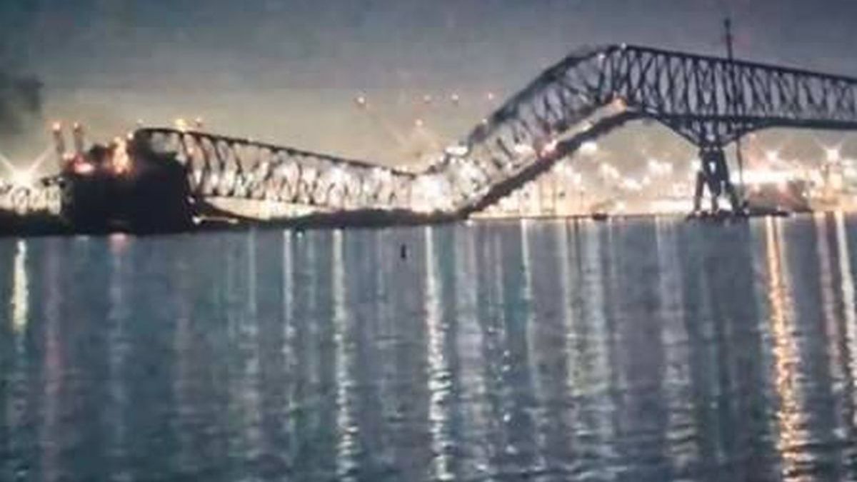 A bridge collapsed in the US due to a ship crash and 20 are missing