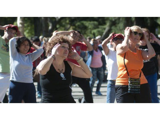 Buscan regular las prácticas de los personal trainer en plazas y parques de la Ciudad