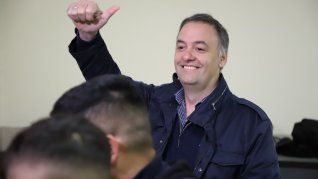 Manuel Adorni votó a las 12:30 en el Instituto Judas tadeo en el Bajo Flores.