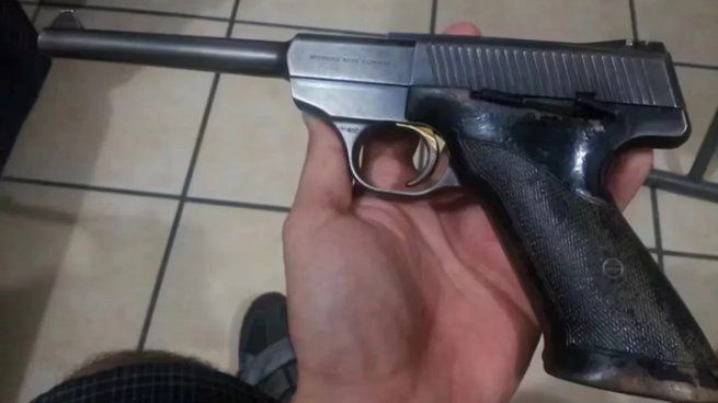 La pistola secuestrada por la Policía de la Ciudad
