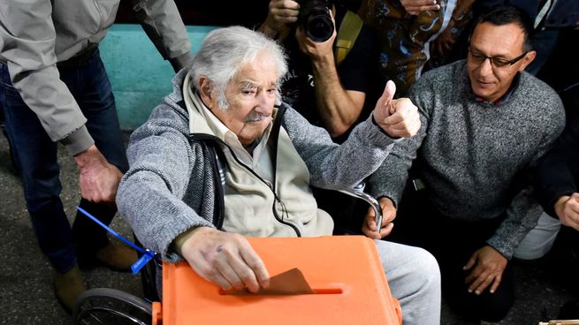 José Mujica votó a primera hora de la mañana.