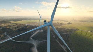 Los 9 aerogeneradores tienen una altura aproximada a 200 metros cada uno, similar a la altura de tres Obeliscos. Los 9 aerogeneradores tienen una altura aproximada a 200 metros cada uno, similar a la altura de tres Obeliscos.