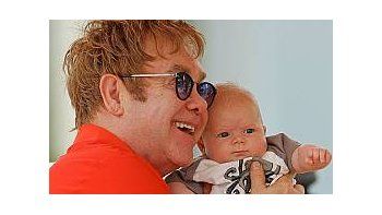 Elton John y Zachary Jackson Levon (Foto: The Sun)