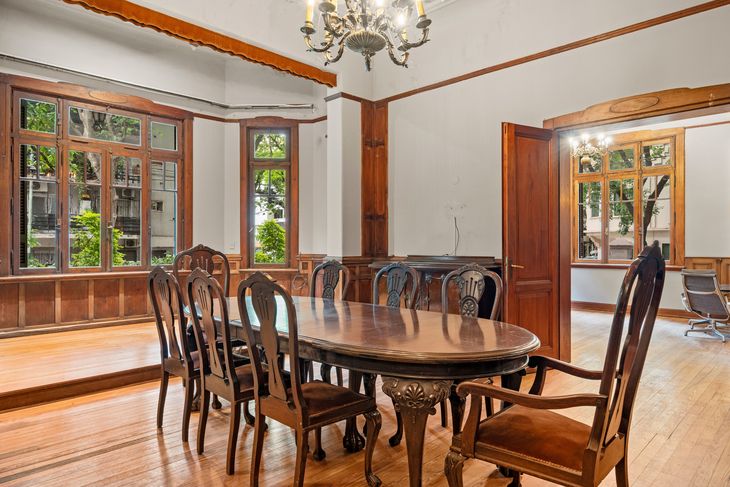 Comedor principal con vista al exterior, muy luminoso Comedor principal con vista al exterior, muy luminoso