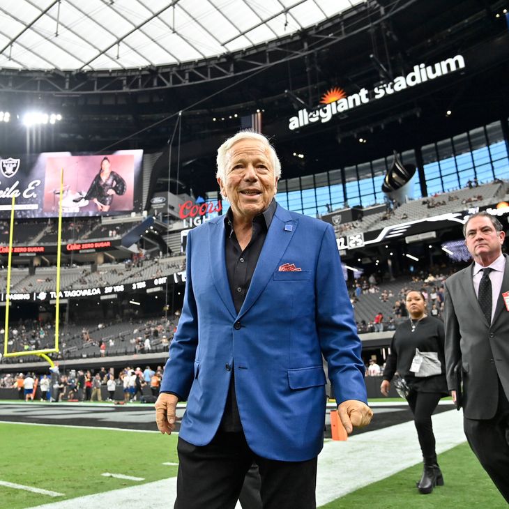 Robert Kraft logró tener su propia edición de zapatillas Nike llamada RKK Air Force 1 Ultra Flyknit con un diseño valuado en millones Robert Kraft logró tener su propia edición de zapatillas Nike llamada RKK Air Force 1 Ultra Flyknit con un diseño valuado en millones