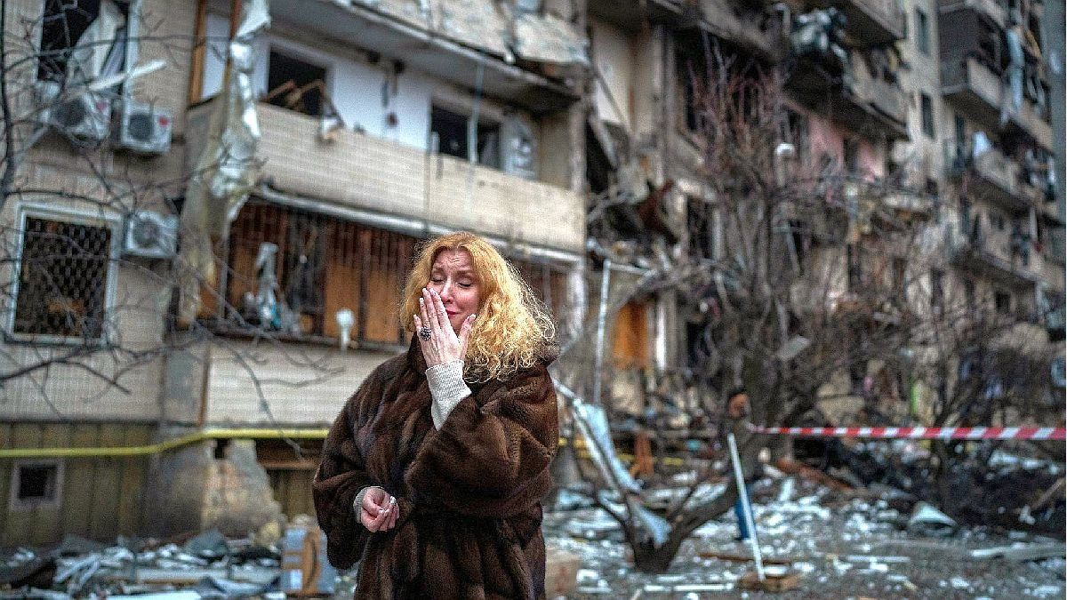 the war accumulates 100 dead and 100,000 displaced