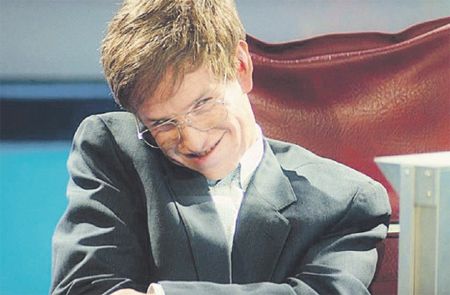 Aunque Michael Keaton es favorito como actor por “Birdman”, la caracterización de Eddie Redmayne como el científico Stephen Hawking en “La teoría del todo” puede influir sobre los votantes.