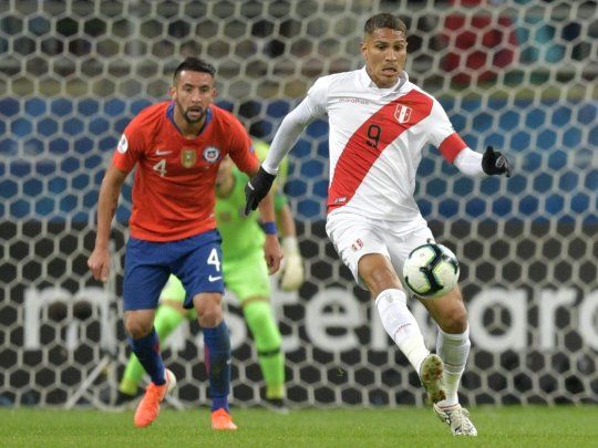 El peruano Paolo guerrero dej&oacute; de ser prioridad para Boca y ahora estar&iacute;a en los planes de V&eacute;lez.
