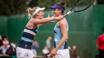Pella y Bosio festejan el triunfo argentino sobre Puerto Rico.