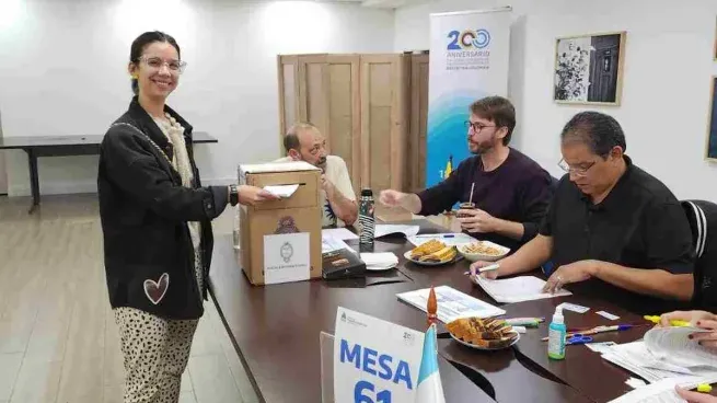 Comienzan las Elecciones en Colombia, 3.000 argentinos estan habilitados para votar.
