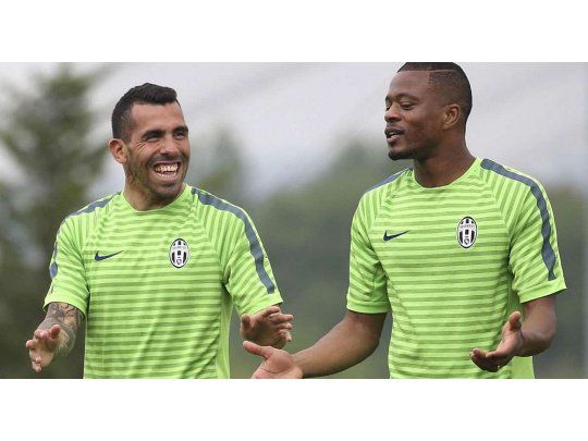 Evra junto a Tevez en Juventus.