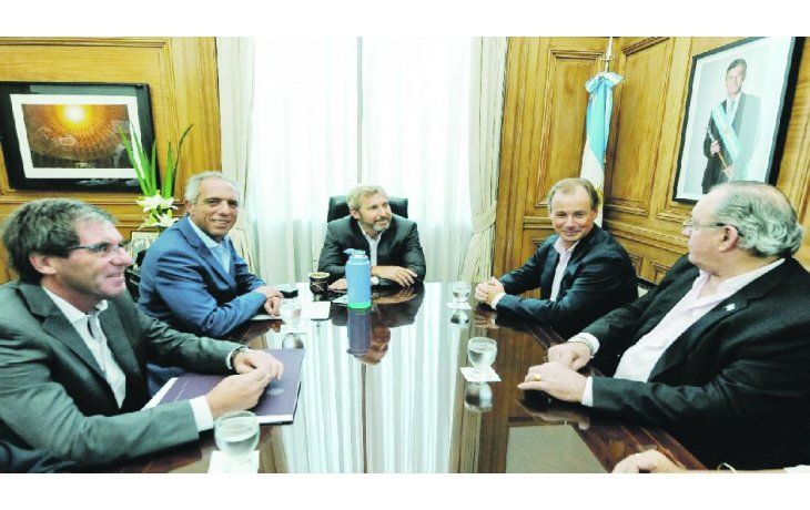 ámbito.com | Aliado PJ. Gustavo Bordet, gobernador de Entre Ríos, estuvo ayer en Casa Rosada junto a Rogelio Frigerio. Se llevó un plan de $120 millones para obras y la invitación para viajar al Foro Económico Mundial de Davos.