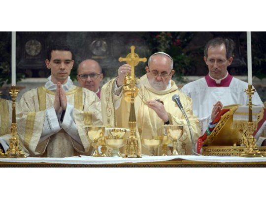 Bergoglio ofició su primera misa para los cardenales.