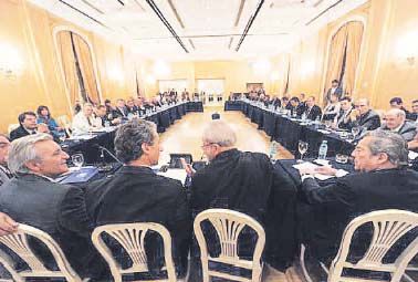 Lula, ante 50 empresarios y académicos llevados por José Scioli, trató de desmentir con números que Brasil pase por una crisis grave.