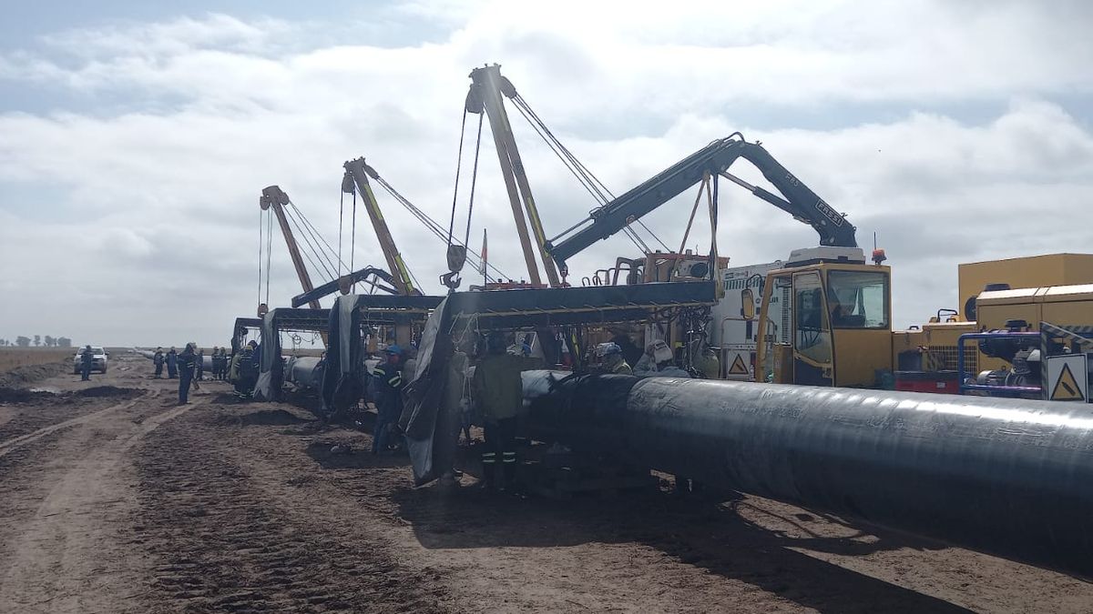 To meet the fiscal surplus and supply homes, the Government leaves industries without gas
