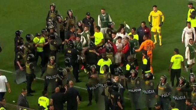 Escandaloso final entre Corinthians y Universitario por Copa Sudamericana
