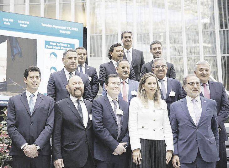 contactos. La agenda de ayer de los gobernadores del Norte Grande en Washington incluyó reuniones con el Banco Mundial, el BID y la Corporación Financiera Internacional. Fueron de la partida además el ministro del Interior, Eduardo “Wado” de Pedro, el embajador argentino Jorge Argüello y el titular del Consejo Federal de Inversiones, Ignacio Lamothe.