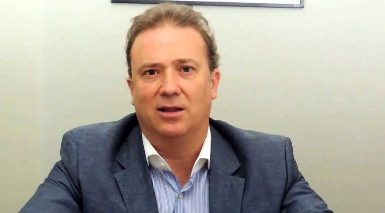 Andrés Gil Domínguez rechazó la jerarquía del Pacto de Mayo. 