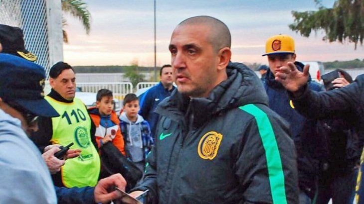 El jefe de la barra brava del club Rosario Central, Andrés Pillín Bracamonte, fue detenido acusado de lavado de activos en la casa de su country en las fueras de Rosario.