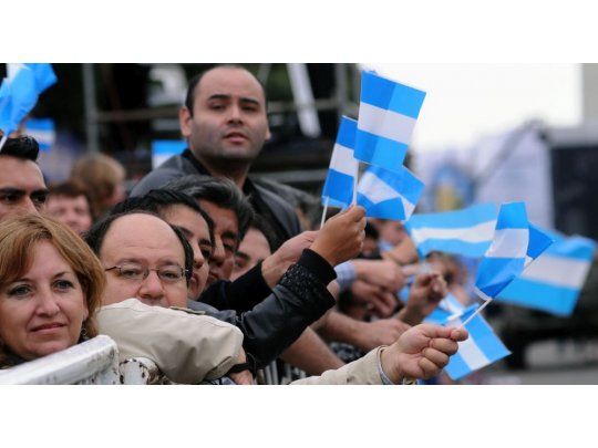 El Gobierno decidió suspender la tradicional celebración del Día de la Independencia. La medida se da en un marco de descontento en las Fuerzas Armadas por el aumento salarial otorgado recientemente a los uniformados.