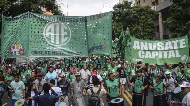 El Gobierno apeló la decisión de la Justicia respecto al día del empleado estatal. 