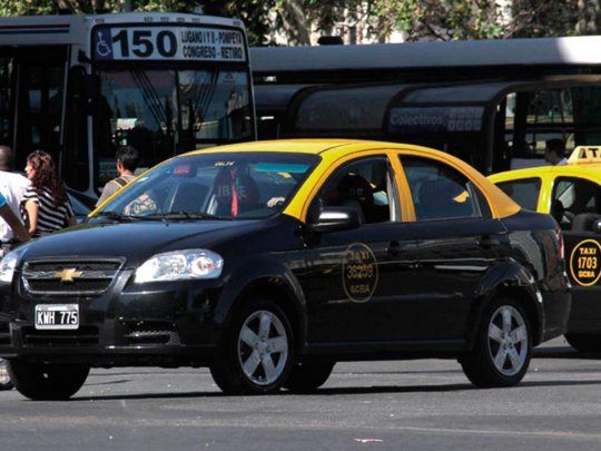 Desde febrero aumentarán los taxis en la Ciudad. 