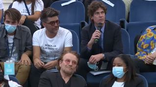 El papa Francisco participó de un acto junto a Bono y Martín Lousteau ofició de traductor