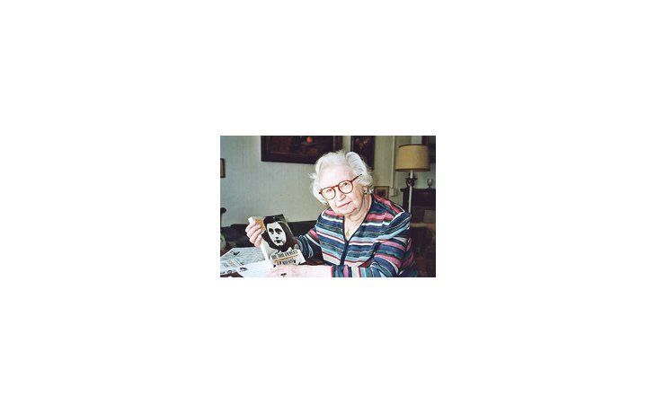 Miep Gies, la mujer que ayudó a Anna Frank y su familia a esconderse de los nazis y luego conservó y publicó el diario de la adolescente, murió el lunes a semanas de cumplir 101 años.