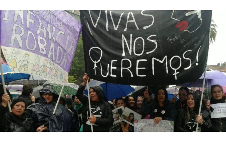 ámbito.com | Multitudinaria marcha contra la violencia de género y los femicidios (foto 7)