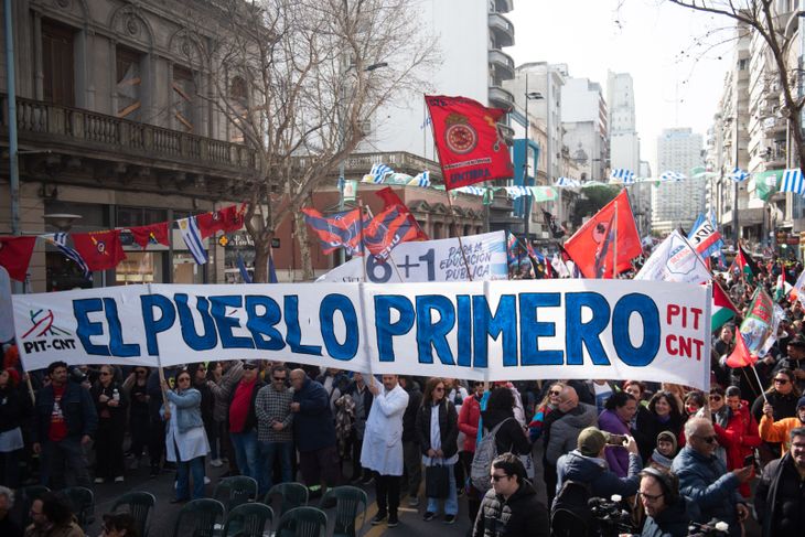 La creciente conflictividad sindical, incluidos dos paros del PIT-CNT, atenta contra el clima de negocios de Uruguay. La creciente conflictividad sindical, incluidos dos paros del PIT-CNT, atenta contra el clima de negocios de Uruguay.